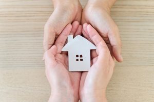 Cómo los sistemas de alarma pueden reducir tu prima de seguro de hogar