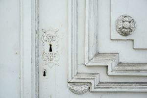 Cómo saber si tu casa ha sido marcada por ladrones: señales de advertencia