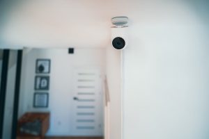 ¿Es legal poner una cámara de seguridad apuntando a la calle?